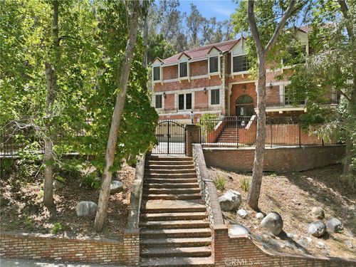 3243 Iredell Ln, Studio City, CA, 91604-4171 | Card Image