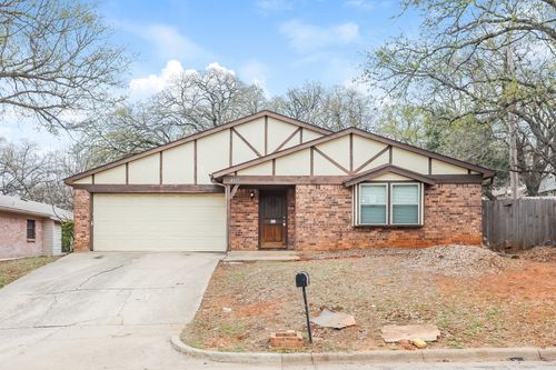 4817 Crest Dr, Arlington, TX, 76017-1009 | Card Image