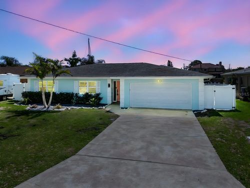 372 Westwinds Dr, Palm Harbor, FL, 34683-1043 | Card Image