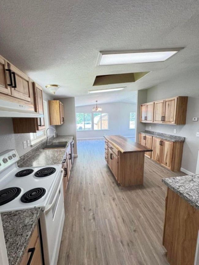 106 B B South Ave, House other with 3 bedrooms, 2 bathrooms and null parking in Metaline Falls WA | Image 8