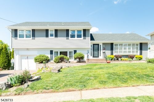 67 Thomas Pl, Edison, NJ, 08837-2504 | Card Image