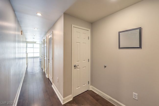 UNIT-810 - 150 Las Vegas Blvd N, Condo with 2 bedrooms, 2 bathrooms and null parking in Las Vegas NV | Image 5
