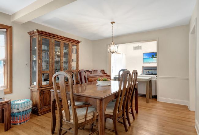 453 Edens Ln, House other with 4 bedrooms, 2 bathrooms and 2 parking in Northfield IL | Image 8
