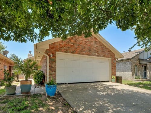 1325 White Oak Rd, Moore, OK, 73160-6159 | Card Image