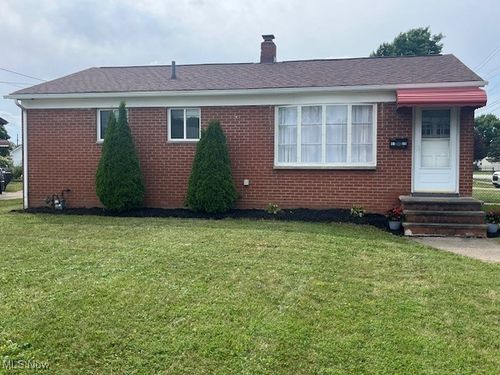 6120 Michael Dr, Brook Park, OH, 44142-3010 | Card Image