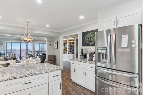 1601 Fleetwood Plz, Hendersonville, NC, 28739-8336 | Card Image