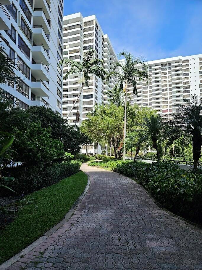 Residential Lease in Hallandale Beach 4
