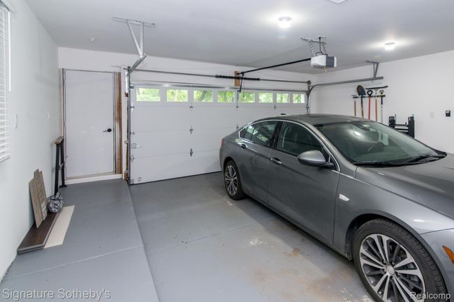 2 1/2 Car Garage | Image 38