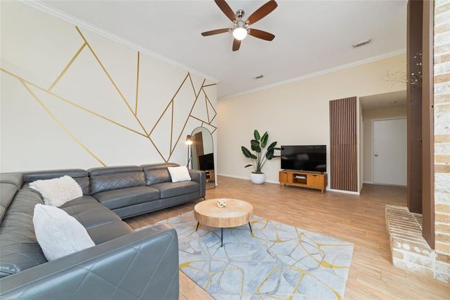 36 N Rain Forest Ct, House other with 4 bedrooms, 2 bathrooms and 2 parking in Spring TX | Image 8