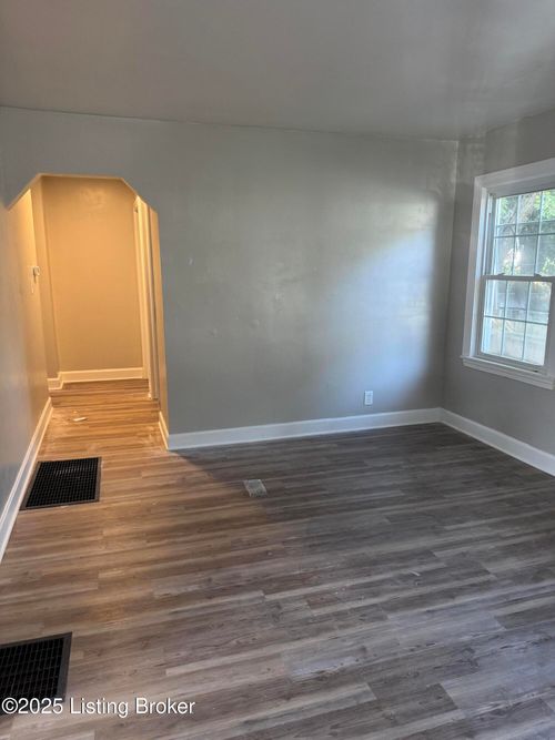 104 N 45th St, Louisville, KY, 40212-2618 | Card Image