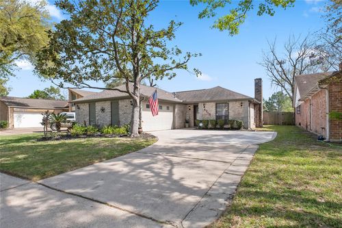 6215 Greenway Forest Ln, Houston, TX, 77088-4012 | Card Image