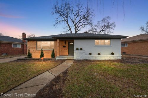 23450 Wildwood St, Oak Park, MI, 48237-2425 | Card Image