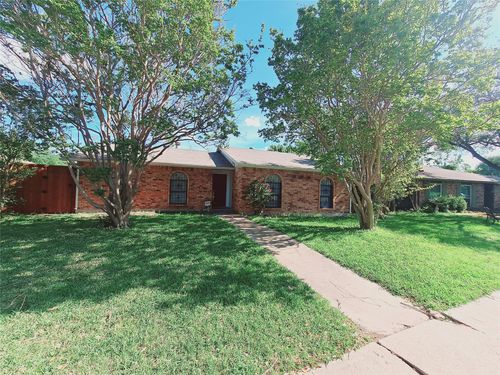 3726 Red Oak Dr, Garland, TX, 75043-6237 | Card Image