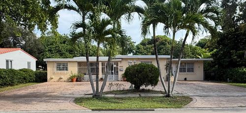 641 Ne 140th St, North Miami, FL, 33161-3142 | Card Image