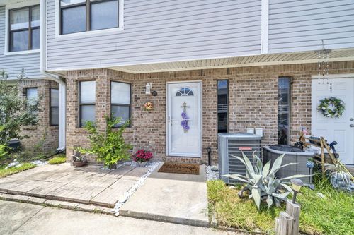 439 Waterway Ln, Fort Walton Beach, FL, 32547-2584 | Card Image
