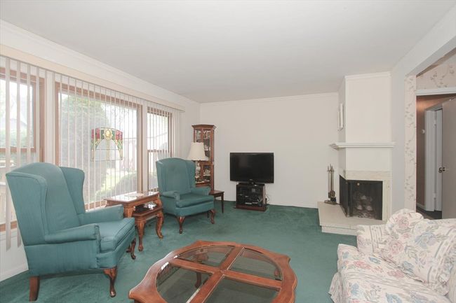 69 Grange Rd, House other with 4 bedrooms, 2 bathrooms and 2 parking in Elk Grove Village IL | Image 6