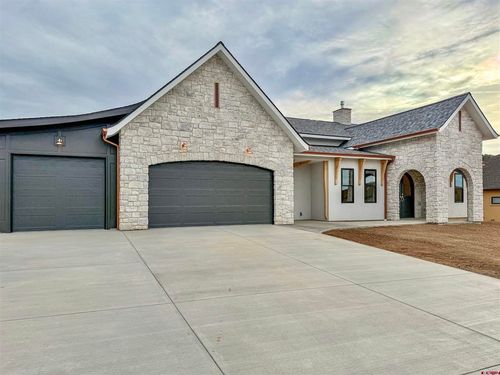 805 Se Pinyon St, Cedaredge, CO, 81413-8424 | Card Image