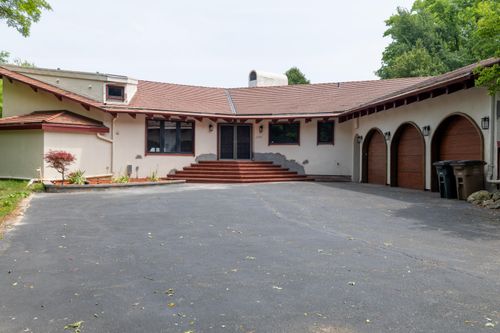 1240 E Donges Ct, Bayside, WI, 53217-1414 | Card Image