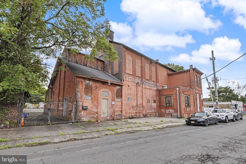 Commercial Lease in TRENTON 4