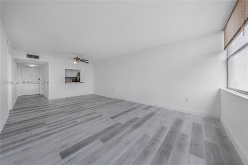 512e-1300 Ne Miami Gardens Dr, Miami, FL, 33179 | Card Image