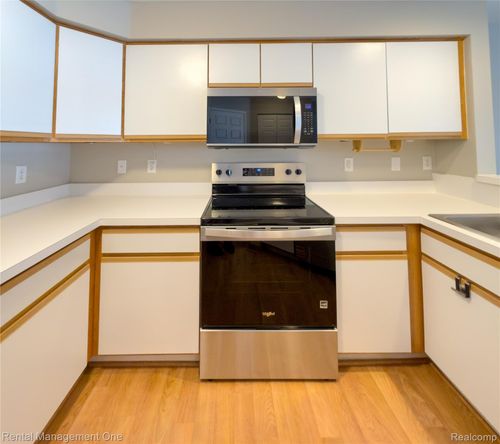 1341 Millbrook Trl, Ann Arbor, MI, 48108-5918 | Card Image