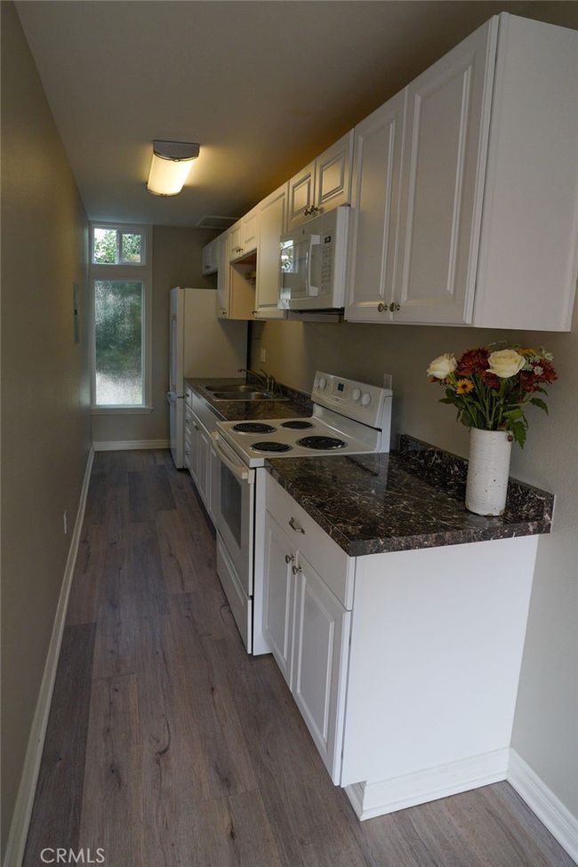 APT-10 - 320 12 Th St, Condo with 2 bedrooms, 1 bathrooms and null parking in Seal Beach CA | Image 7