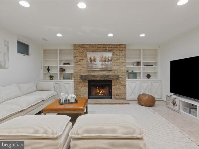 1564 Mclean Commons Ct, Townhouse with 3 bedrooms, 4 bathrooms and null parking in MCLEAN VA | Image 33