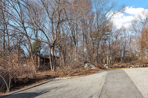 2 Ashford St, Saugus, MA, 01906-3896 | Card Image