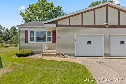 1060 Village Ln, Jenison, MI, 49428-8376 | Card Image
