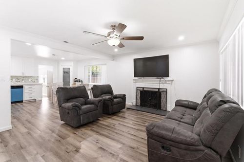 685 Jennings Dr, San Jose, CA, 95111-1310 | Card Image