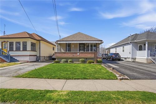 4867 Sixth Avenue, Niagara Falls, ON, L2E4T8 | Card Image