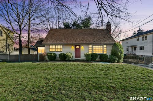 378 High Street, Fairfield, CT, 06824 | Card Image