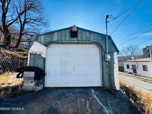 201 S Diamond St, Shamokin, PA, 17872-5826 | Card Image