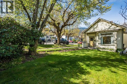 720 Stanley Street, Nelson, BC, V1L1N5 | Card Image
