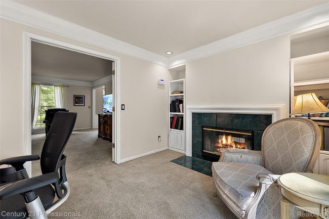 Gas fireplace in office as well | Image 27