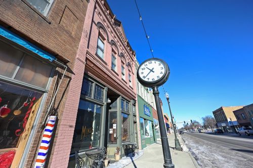 215 N Sibley Ave, Litchfield, MN, 55355-2140 | Card Image