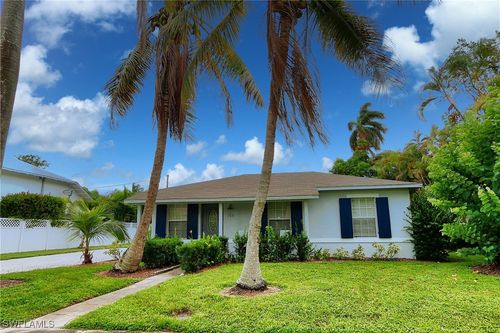 714 11th St N, NAPLES, FL, 34102-8121 | Card Image