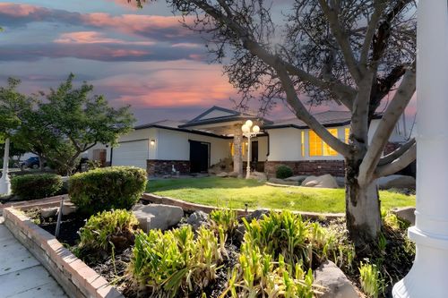 5761 N Orchard St, Fresno, CA, 93710-6216 | Card Image