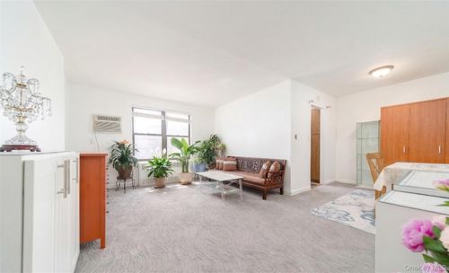 2f-19637 69th Ave, Fresh Meadows, NY, 11365-4032 | Card Image