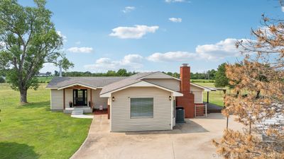 2512 E 5th Street, House other with 3 bedrooms, 3 bathrooms and null parking in Cushing OK | Image 2