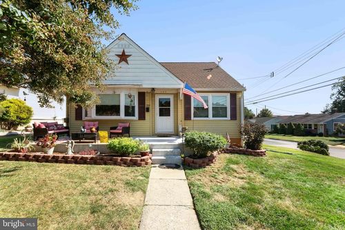 329 Ashland Ave, SECANE, PA, 19018-2703 | Card Image