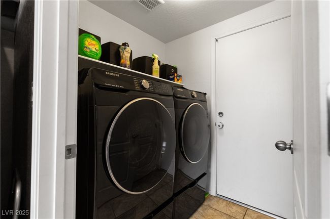 7237 Puddle Duck St, House other with 3 bedrooms, 3 bathrooms and null parking in Las Vegas NV | Image 23