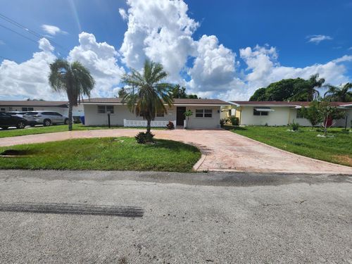 8760 Nw 14th St, Pembroke Pines, FL, 33024-4721 | Card Image