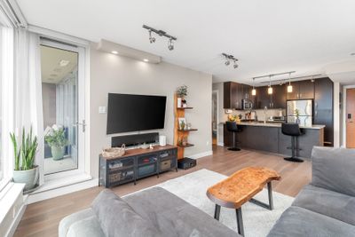 1505 - 651 Nootka Way, Condo with 2 bedrooms, 2 bathrooms and 2 parking in Port Moody BC | Image 3