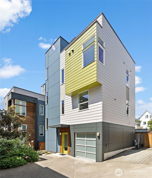 b-705 18th Ave S, Seattle, WA, 98144-2901 | Card Image