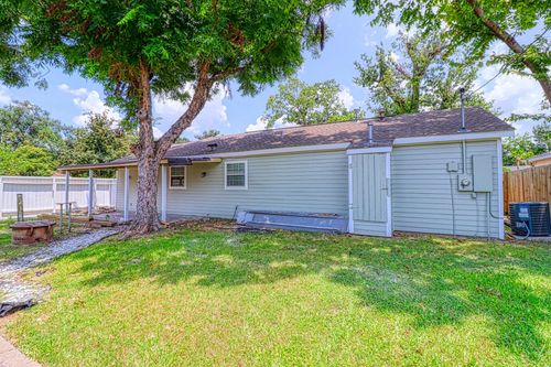 7557 Meadowview Dr, Houston, TX, 77037-4316 | Card Image