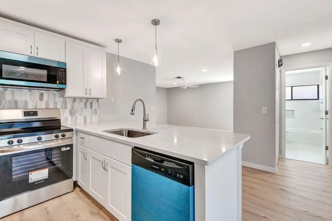 5192 Cedar Hammock Ln, House other with 3 bedrooms, 2 bathrooms and null parking in SARASOTA FL | Image 16