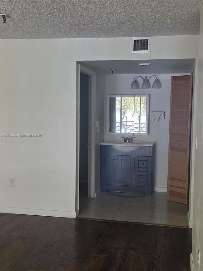 APT-215 - 661 Ne 195 Th St, Condo with 2 bedrooms, 2 bathrooms and null parking in Miami FL | Image 6