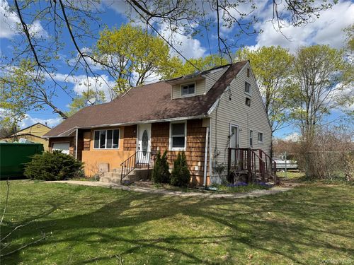 41 Princeton St, Islip, NY, 11751-1407 | Card Image