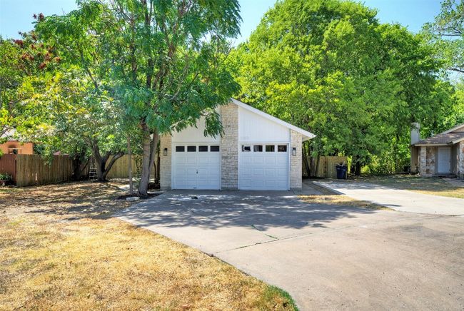 Garage featuring concrete driveway | Image 17